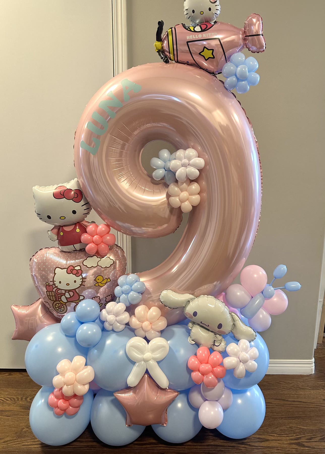 Bouquets balloon decor by Inflatable Decorations, Winnipeg
